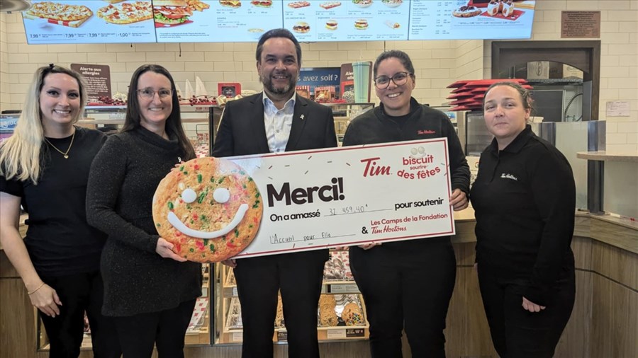 Biscuits sourire des Fêtes: 16 000$ remis à L'Accueil pour Elle 