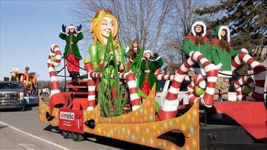 Le Père Noël et son cortège magique débarque à Saint-Zotique ce samedi 