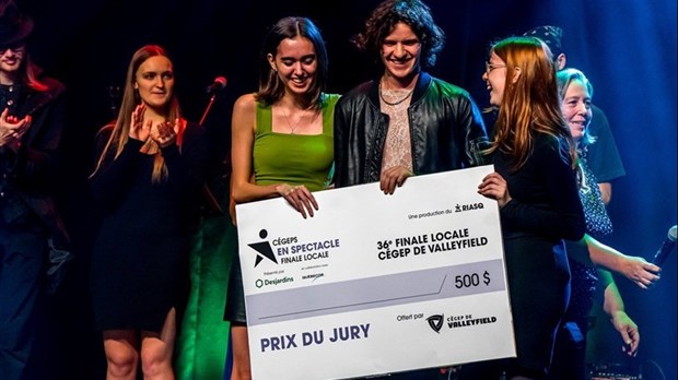 Magalie Courtemanche et Samuel Ladouceur en finales régionales de Cégeps en spectacles