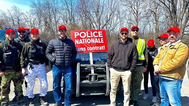 Les policiers de la Sûreté du Québec manifestent à Vaudreuil-Dorion