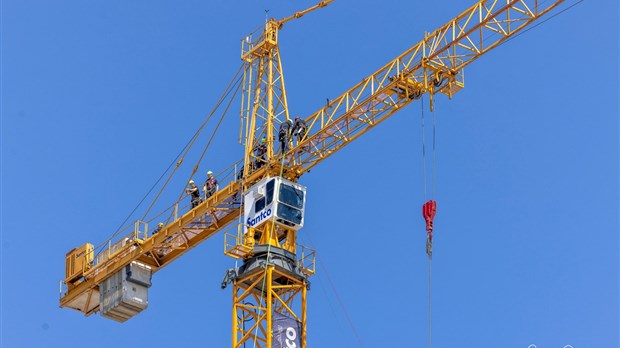 Les sapeurs de la région pratiquent leur sauvetage en hauteur sur le chantier du futur hôpital 