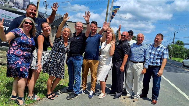 Pelletée de terre symbolique pour la Maison de la Famille de Saint-Zotique