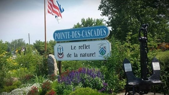Without moving, Pointe-des-Cascades residents change address