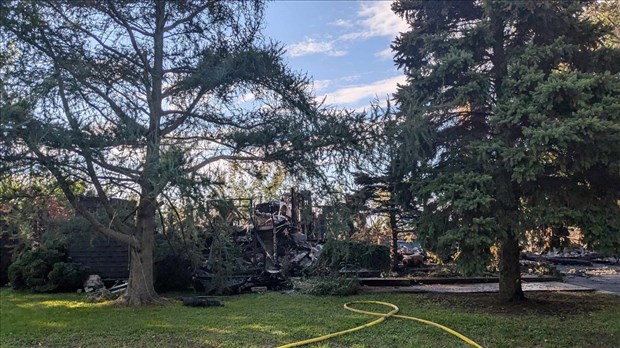 Une résidence est totalement détruite par les flammes aux Cèdres 