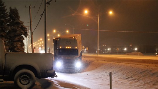 Une semi-remorque impliquée dans une sortie de route 