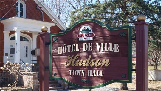 Vermiculite: Hudson closes its town hall