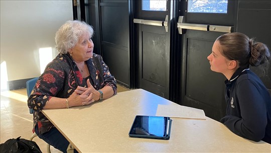 A bridge between generations: Cité-des-Jeunes students give voice to seniors