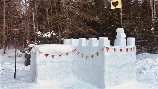 Snow Forts: A fun but risky winter game 