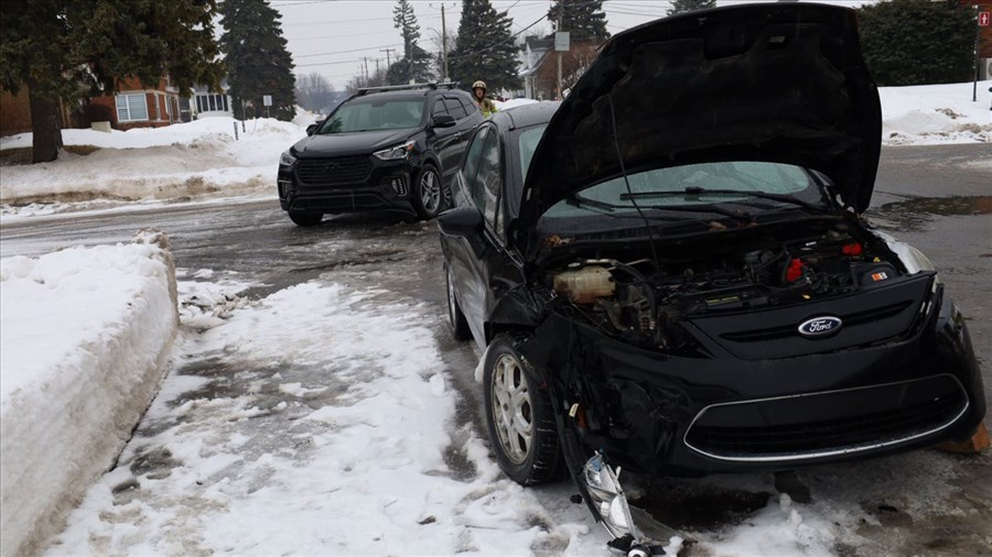 Collision à l'intersection des rues Cossette et du Zouave 