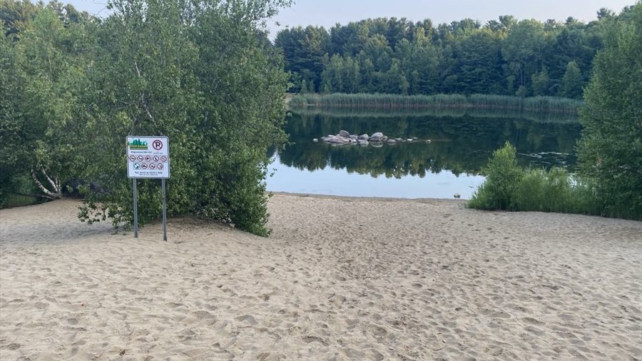 La Ville rappelle qu'il est interdit de se baigner au Lac-des-Dunes