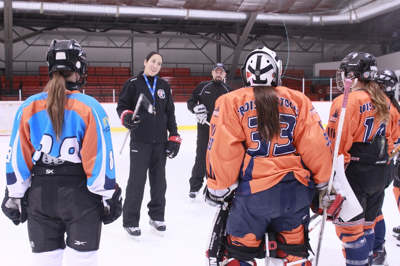 Les Meilleures Joueuses De Hockey Midget AA De La Région Vont Démontrer ...