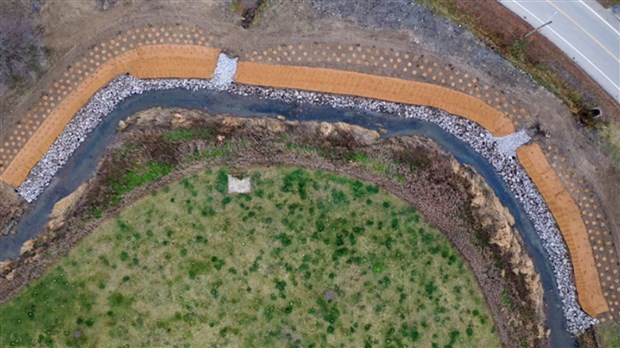 Réduire les risques d'érosion le long de la rivière Saint-Régis, au coeur d'une capsule vidéo 