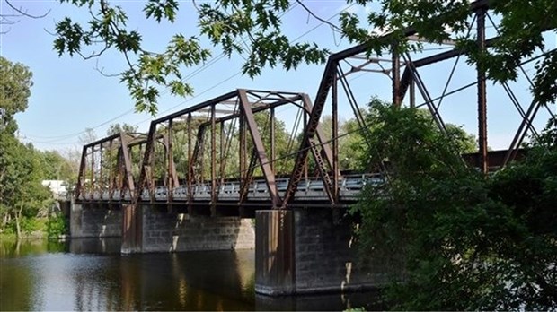 Fermeture complète du pont Jeanneau à la circulation routière à Sainte-Martine 